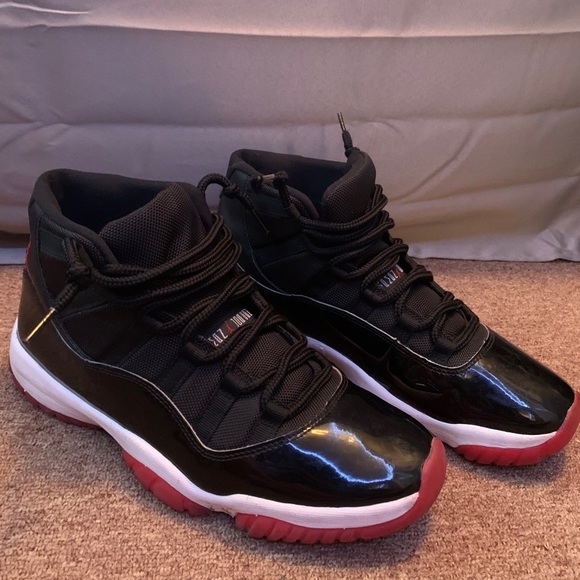 Bred 11s size 10.5 - Picture 2 of 4